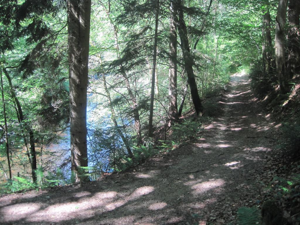 La Roulotte Des Bords De L'ance Camping *