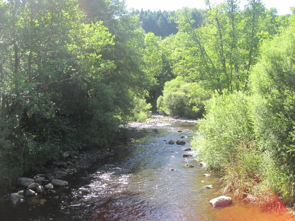 La Roulotte Des Bords De L'ance Camping *