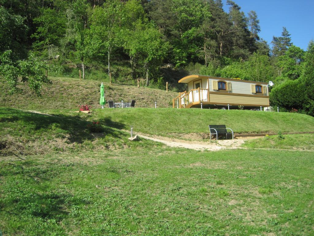 La Roulotte Des Bords De L'ance Camping Tiranges